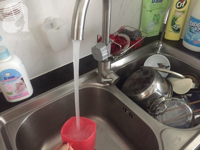 Hà Nội: Người dân kêu trời vì nguồn nước sinh hoạt có mùi lạ, nồng nặc hóa chất không rõ nguyên nhân-4