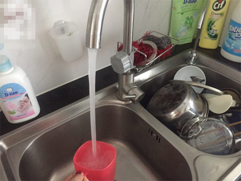 Sợ độc không dám dùng nước máy, Linh Đàm cháy hàng nước đóng bình-3