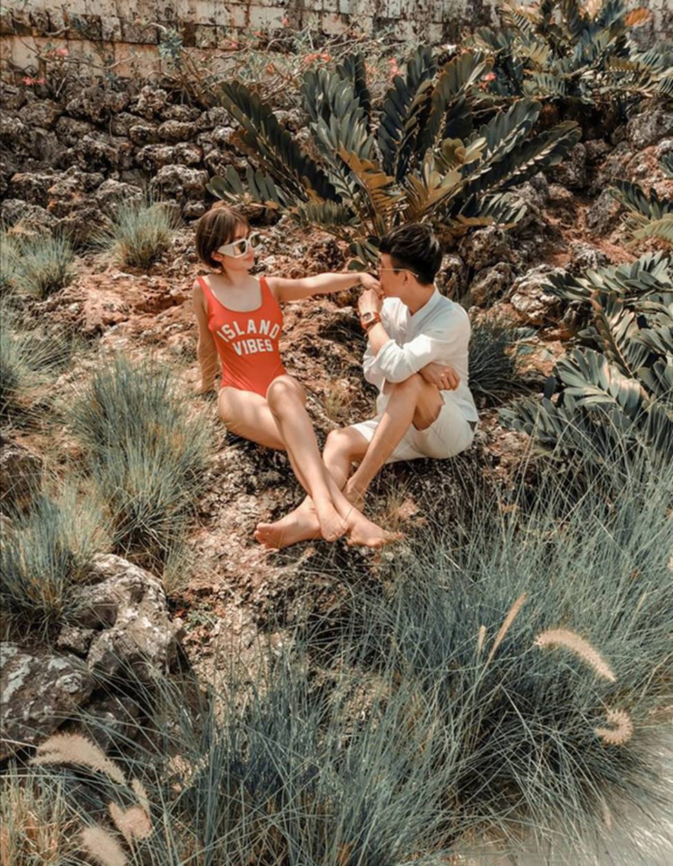 Minh Nhựa sang Bali để kỉ niệm ngày cưới, dân tình cười lăn vì lối chụp ảnh như một trò đùa của vị đại gia dành cho cô vợ hai thích sống ảo-1