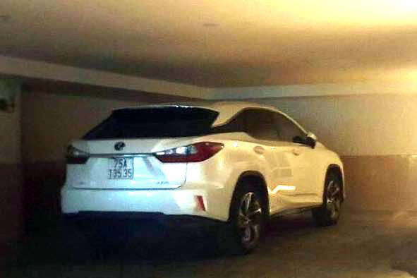 Tạm đình chỉ 2 công an trong vụ cấp biển số đẹp cho xe Lexus-1