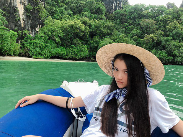 Loạt hotgirl học giỏi nức tiếng: Người từ thủ khoa ĐH đến gây xôn xao vì bảng điểm toàn 4, 5; người nhận học bổng du học-20