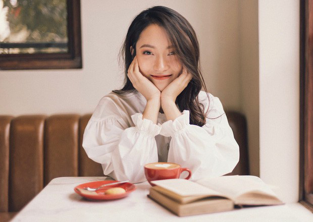 Loạt hotgirl học giỏi nức tiếng: Người từ thủ khoa ĐH đến gây xôn xao vì bảng điểm toàn 4, 5; người nhận học bổng du học-13