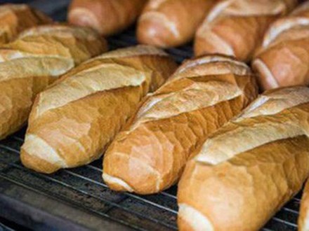 Chuyên gia rùng mình với loại bánh mì nóng giòn được tẩm “hóa chất lạ” để nở to, chín nhanh hơn: Ăn nhiều cẩn thận biến đổi gen, mắc ung thư