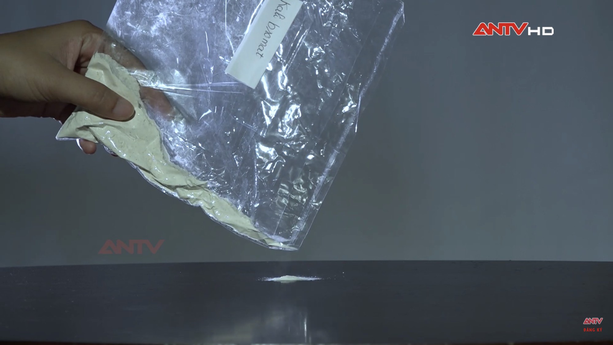 Chuyên gia rùng mình với loại bánh mì nóng giòn được tẩm hóa chất lạ” để nở to, chín nhanh hơn: Ăn nhiều cẩn thận biến đổi gen, mắc ung thư-9