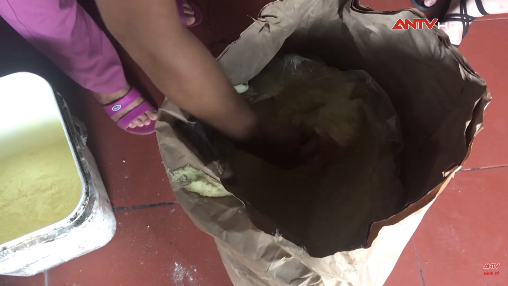 Chuyên gia rùng mình với loại bánh mì nóng giòn được tẩm hóa chất lạ” để nở to, chín nhanh hơn: Ăn nhiều cẩn thận biến đổi gen, mắc ung thư-4