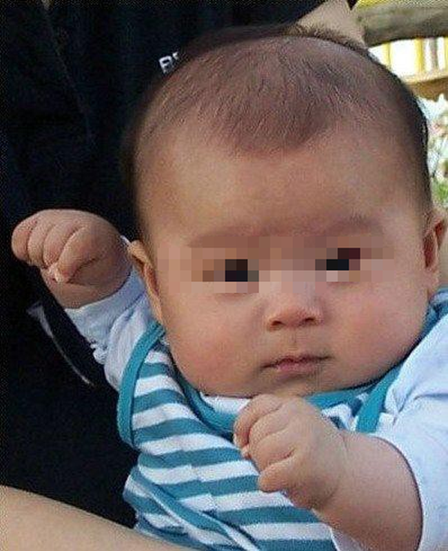 Con càng lớn càng đẹp trai, ông bố nghi ngờ không phải con mình bèn giấu vợ đi xét nghiệm ADN khiến gia đình một phen náo loạn-1