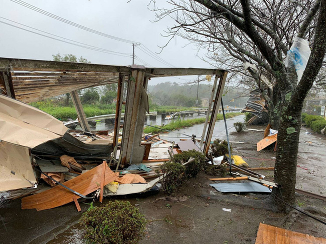 Loạt ảnh và clip tàn khốc cho thấy sự nguy hiểm của siêu bão Hagibis sắp càn quét Nhật Bản-1