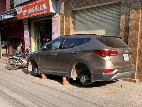 Bị nhắc khi chen ngang, không xếp hàng ở máy ATM, người đàn ông chửi, đánh một phụ nữ: Biết tao là ai không?-3