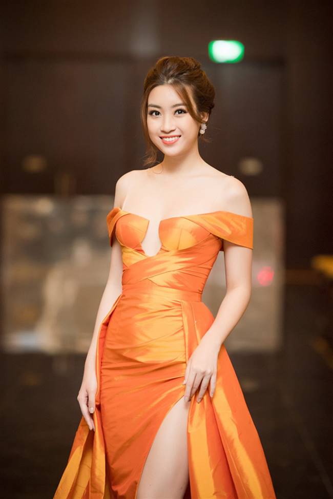 Phi Thanh Vân, Đỗ Mỹ Linh chăm mặc đầm trễ nải gây lo lắng như sắp tụt-19