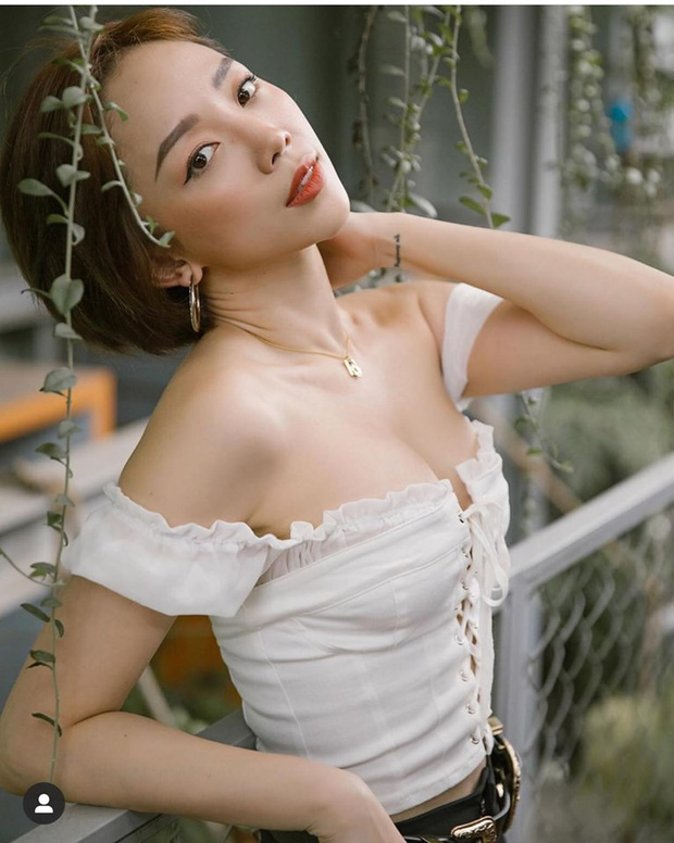 Tóc Tiên vừa tung loạt ảnh khoe vòng 1 căng tràn, netizen liền phát hiện ra cặp chị em song sinh mới của Vbiz?-1