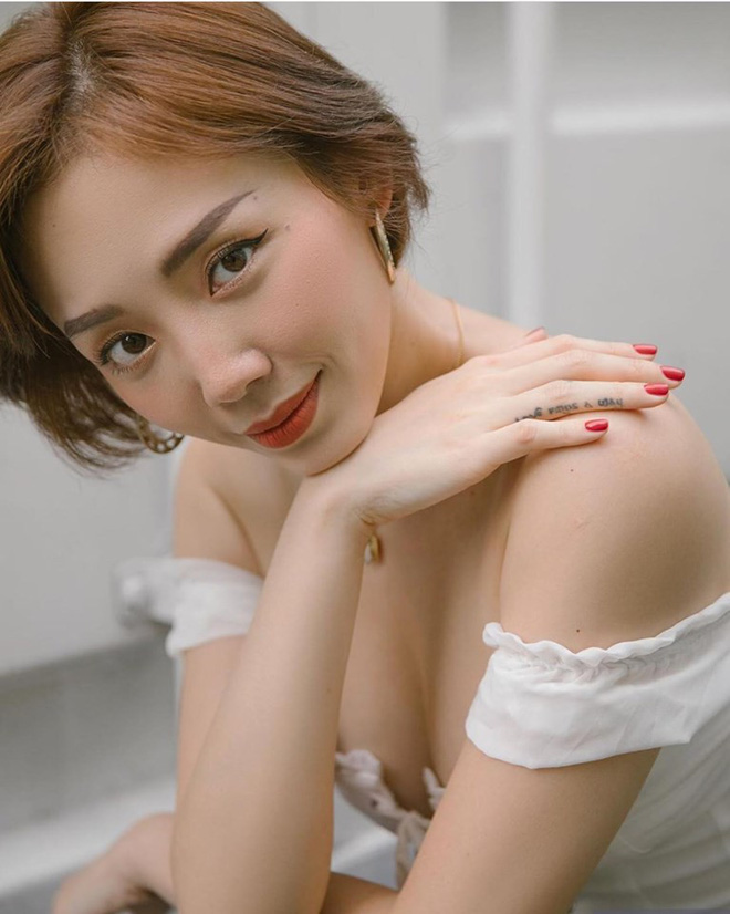 Tóc Tiên vừa tung loạt ảnh khoe vòng 1 căng tràn, netizen liền phát hiện ra cặp chị em song sinh mới của Vbiz?-3