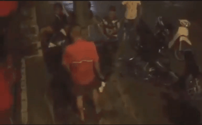 Đưa bạn gái đi ăn mừng Việt Nam thắng, nam thanh niên bị đánh hội đồng nguy kịch-1