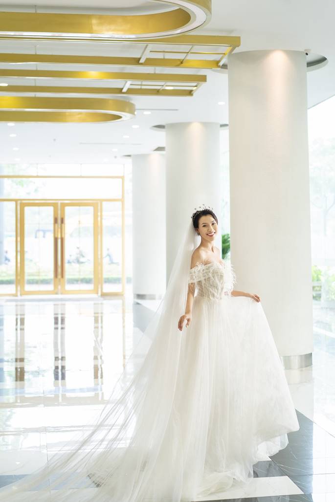 Á hậu Hoàng Oanh diện váy cưới, tiết lộ đám cưới trong mơ-3