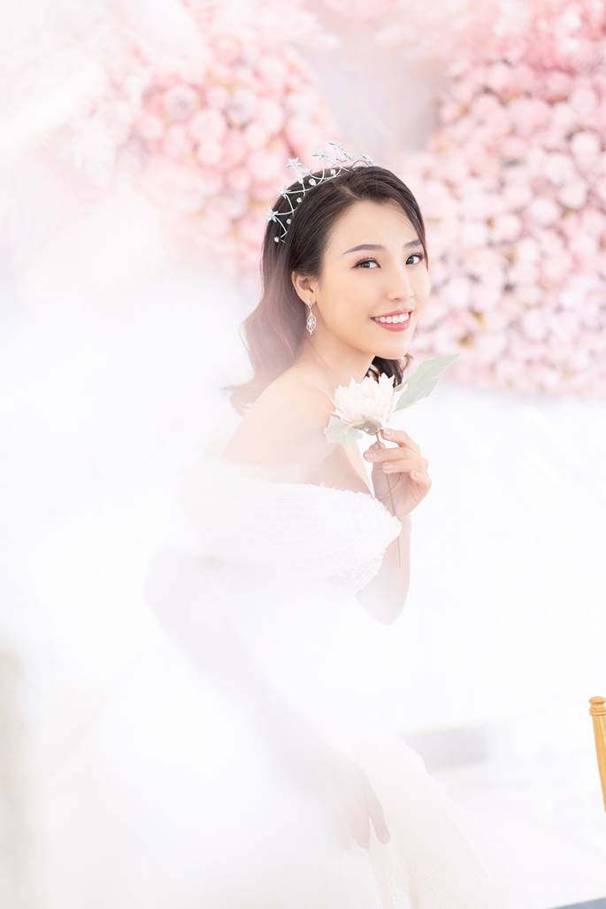 Á hậu Hoàng Oanh diện váy cưới, tiết lộ đám cưới trong mơ-6