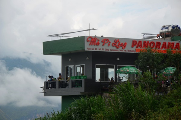 Ảnh: Tòa nhà trái phép Mã Pì Lèng Panorama bất ngờ được phủ xanh-2