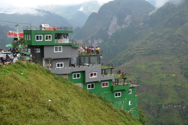 Ảnh: Tòa nhà trái phép Mã Pì Lèng Panorama bất ngờ được phủ xanh-5