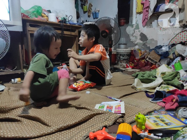 Cuộc sống hiện tại của bé gái phối đồ cũ cực chất từng gây bão MXH: Ban ngày đi học, tối đến cùng mẹ ra vỉa hè bán hàng rong-9