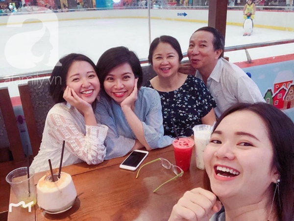 Tình như đôi vợ chồng bác sĩ - giáo viên 60 tuổi: Con gái khoe” nhật ký mùi mẫn bố mẹ yêu nhau từ thuở 16, xa nhau 11 năm vẫn đằng đẵng đợi chờ-18