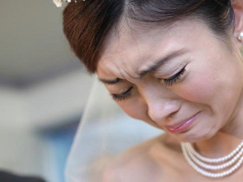 Chỉ 2 ngày cưới xong, vợ bàng hoàng vì chồng cùng cả nhà chồng lộ mặt thật và màn vùng lên tự giải thoát mình sau đó-4