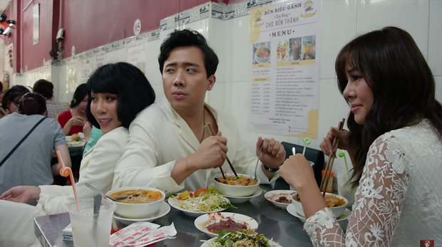 Là MC có thu nhập khủng nhất nhì Việt Nam nhưng Trấn Thành ăn uống lại cực giản dị, toàn rủ bạn bè đi ăn đồ vỉa hè bình dân-3