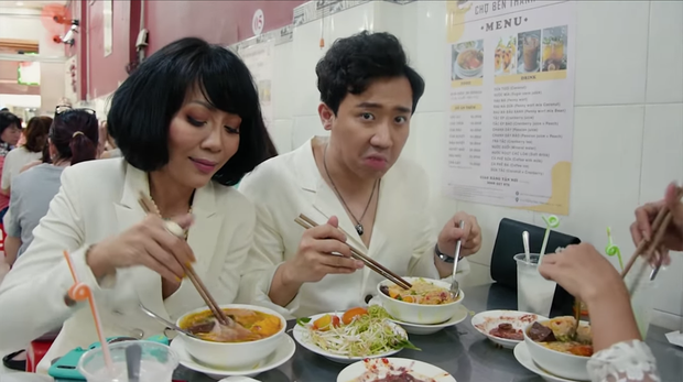 Là MC có thu nhập khủng nhất nhì Việt Nam nhưng Trấn Thành ăn uống lại cực giản dị, toàn rủ bạn bè đi ăn đồ vỉa hè bình dân-2