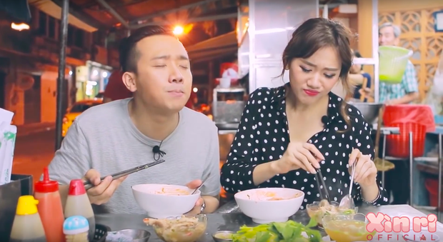 Là MC có thu nhập khủng nhất nhì Việt Nam nhưng Trấn Thành ăn uống lại cực giản dị, toàn rủ bạn bè đi ăn đồ vỉa hè bình dân-13
