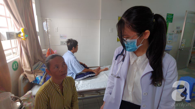 Bế tắc vì cảnh nghèo, con trai uống thuốc trừ sâu tự tử khiến người mẹ rụng rời tìm tiền cứu chữa-5