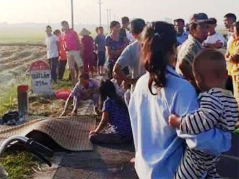 Cụ ông tử vong dưới mương nước có nhiều vết thương trên người