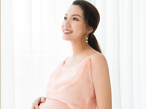 Ca sĩ Ngọc Anh trải lòng về quyết định sinh con ở tuổi 38, khẳng định chưa nghĩ tới chuyện kết hôn dù đã có con chung