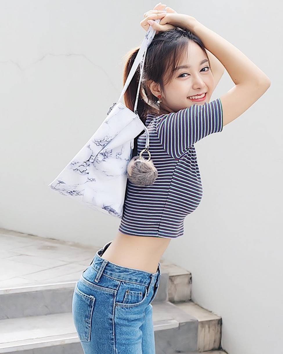 Rơi mác ngoan khi không mặc đồng phục nữ sinh, hot girl Thái Lan gợi cảm tột bậc-12