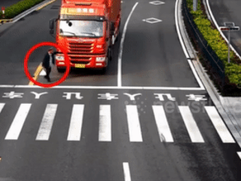 Xe tải chèn qua người, cụ ông 86 tuổi sống sót thần kỳ