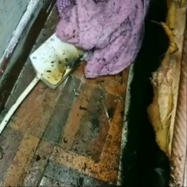 Cậu bé chết thảm khi nghịch dây sạc cắm trong ổ điện, bà mẹ trẻ hối hận gào khóc thê lương-3