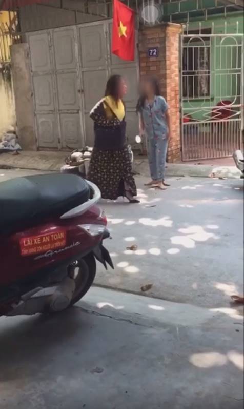 Xôn xao cảnh vợ bắt quả tang chồng ngoại tình còn bị tình địch đánh ghen ngược đến mức vỡ đầu phải kêu cứu-1