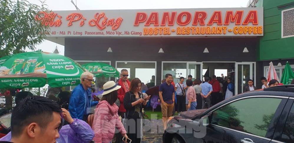 Du khách chen chân check in ở Panorama Mã Pí Lèng giữa ồn ào sai phạm-5