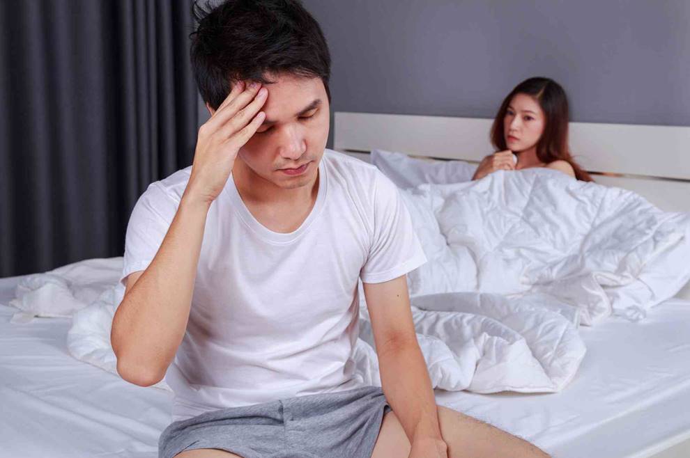Từ đỉnh núi rớt bịch xuống đất khi đọc trộm tâm sự chuyện phòng the của vợ với bạn thân-2