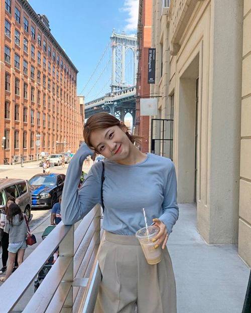 Thời tiết mát mẻ mà diện 3 bộ đôi trang phục xinh xắn này thì còn gì thích bằng-3