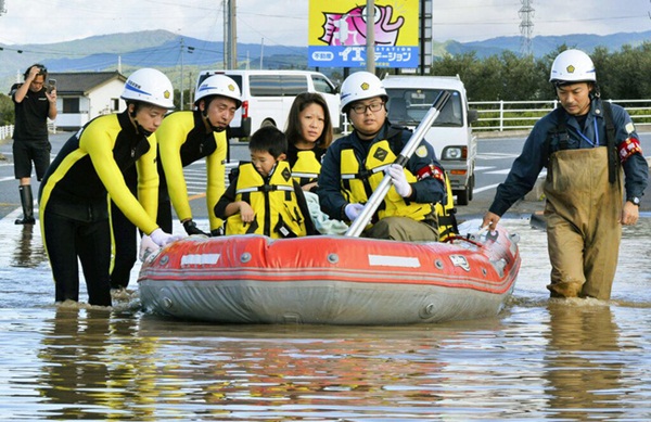 Người Nhật Bản, từ già đến trẻ không ai than khóc với thảm họa Hagibis, âm thầm vực dậy sau nỗi đau khiến ai cũng phải ngả mũ-9