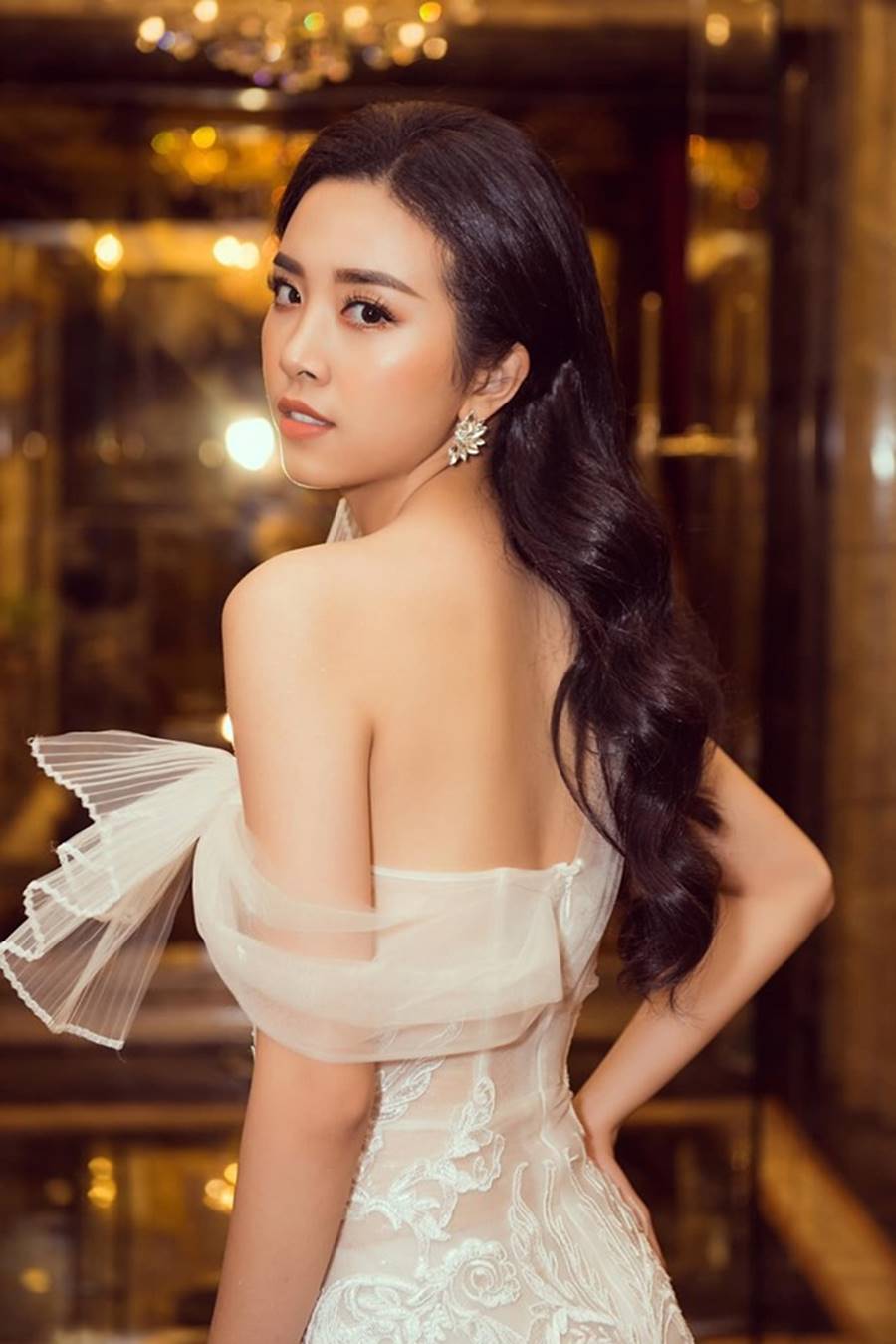 Tiểu Vy, Phương Nga, Thúy An đọ sắc với váy cắt xẻ táo bạo và gợi cảm-13