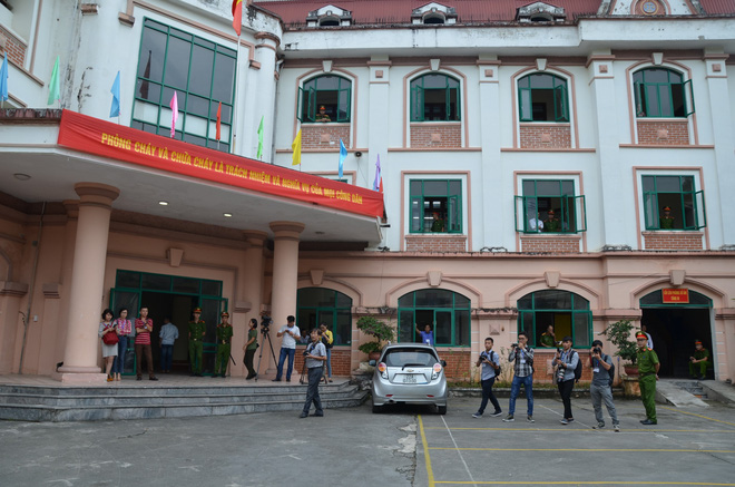 Xử vụ gian lận thi cử ở Hà Giang: Nguyên PGĐ Sở GD nói Anh chỉ sợ con anh trượt tốt nghiệp-3