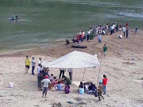 Đi tìm 3 nam sinh mất tích, gia đình chết lặng khi thấy 3 bộ quần áo ở bờ sông