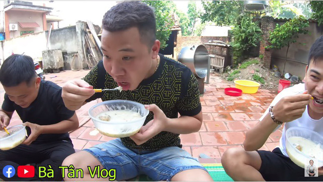 Bà Tân Vlog lại bị tố gian dối, đến mức khán giả gửi cả tâm thư chỉ trích cách nấu món cháo cho trẻ em theo cách chẳng giống ai-6