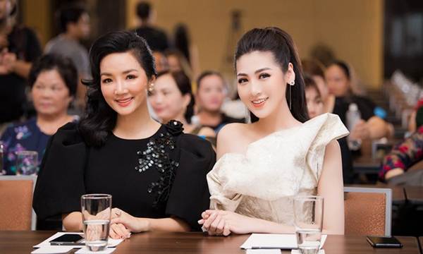 Á hậu Tú Anh khoe chân dài gợi cảm với bộ váy thiết kế lạ mắt-4