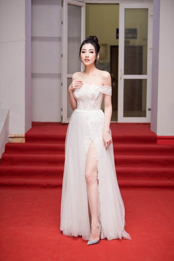 Á hậu Tú Anh khoe chân dài gợi cảm với bộ váy thiết kế lạ mắt-7
