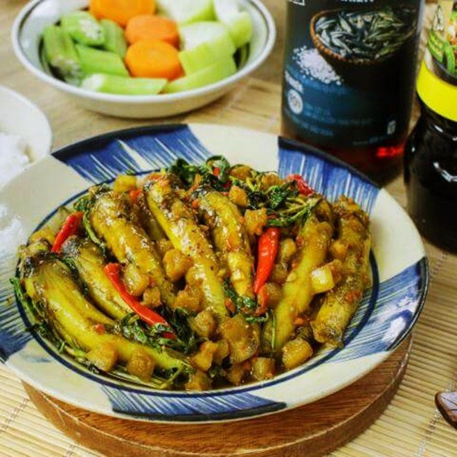 Nhà giàu nhưng Lan Khuê lại cực khoái ăn món nhà nghèo: Tóp mỡ chan cơm!-9