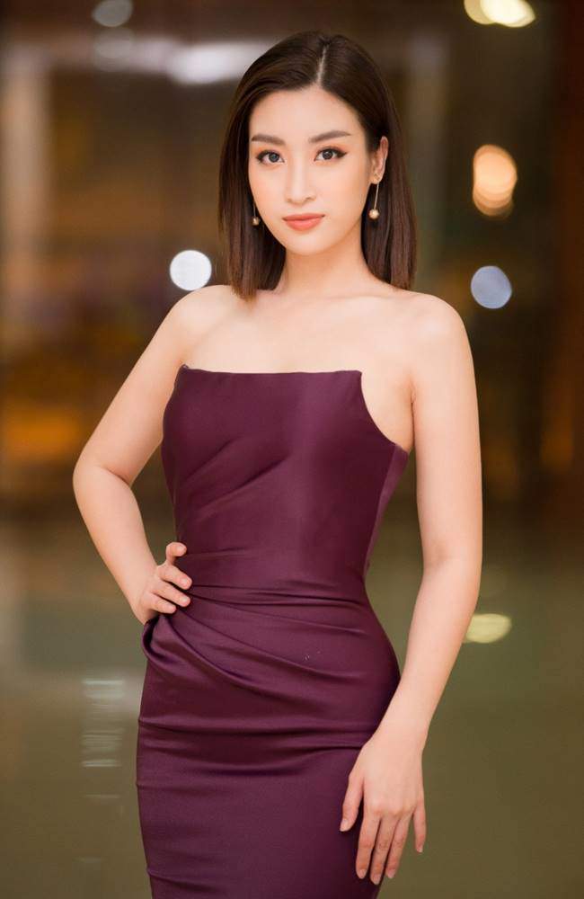 Phi Thanh Vân, Đỗ Mỹ Linh chăm mặc đầm trễ nải gây lo lắng như sắp tụt-20