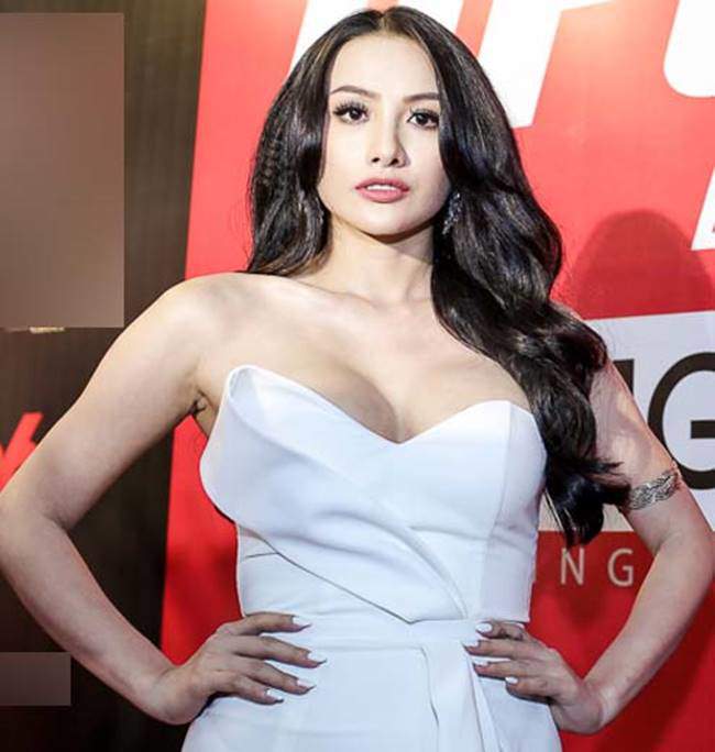 Phi Thanh Vân, Đỗ Mỹ Linh chăm mặc đầm trễ nải gây lo lắng như sắp tụt-6