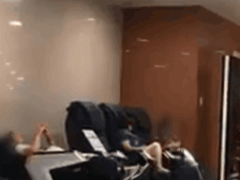 Phát hiện kẻ trộm trên phố, cô gái phi xe lên dằn mặt thì bật ngờ bị lật ngược tình thế-3