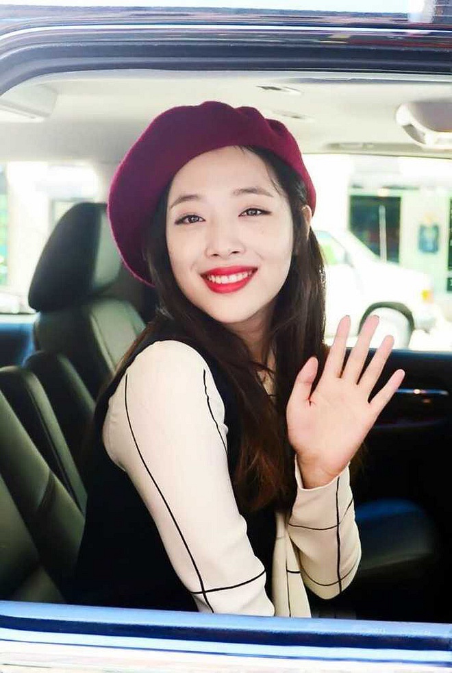 Sulli một ngày trước khi tự tử, vẫn chụp ảnh quảng cáo và tươi cười rạng rỡ-5