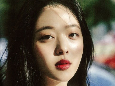 Nguyên nhân Sulli quyết định ra đi: Trầm cảm vì áp lực dư luận và định kiến khắc nghiệt trong showbiz Hàn?