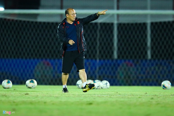 HLV Park nổi giận khi phát hiện máy quay tuyển Việt Nam tập-4